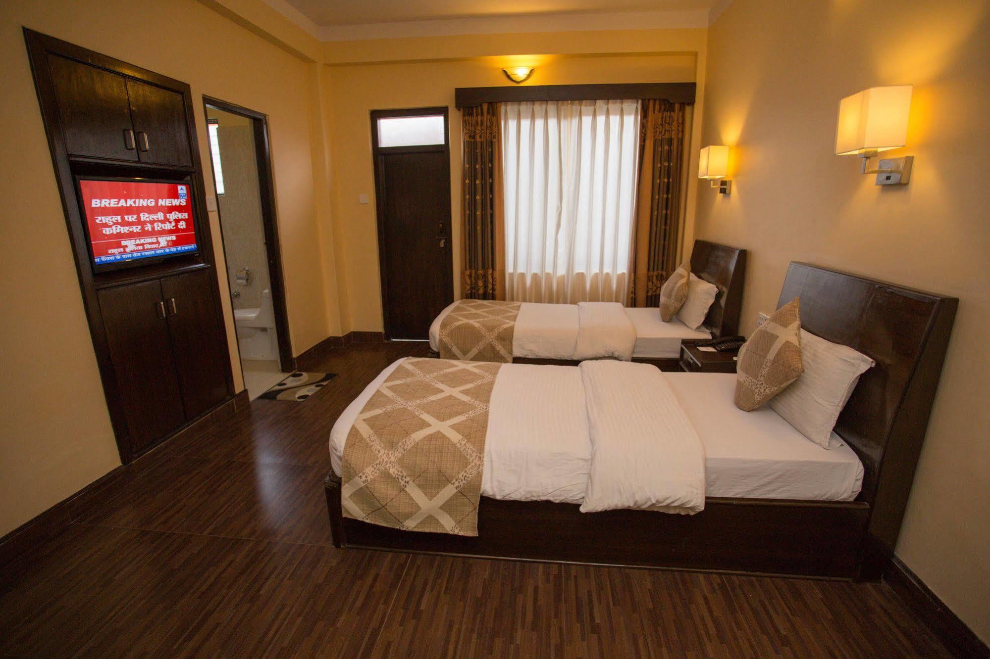 Hotel Peninsula Pokhara Luaran gambar